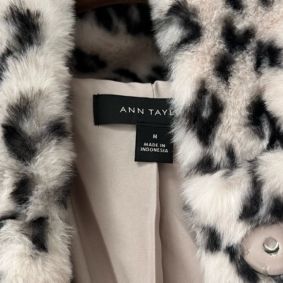 Ann Taylor Snow Leopard Faux Fur Coat - Picture 7 of 8